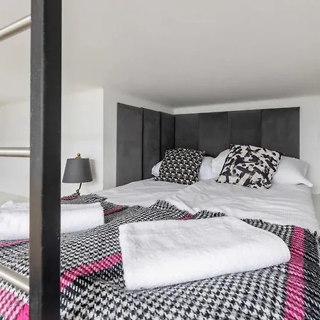Cozy On Mickiewicza Street In Close To The Old Town By Renters Krakau