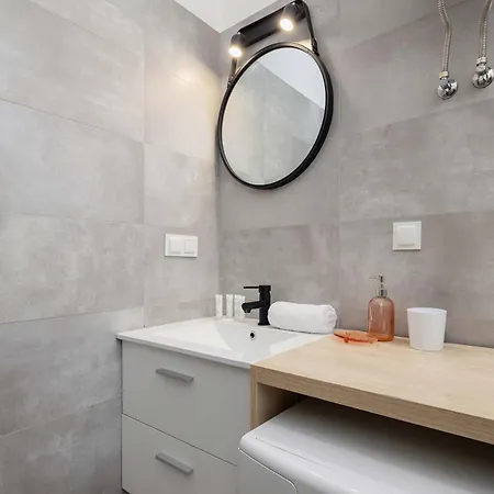 Cozy On Mickiewicza Street In Close To The Old Town By Renters Appartement *